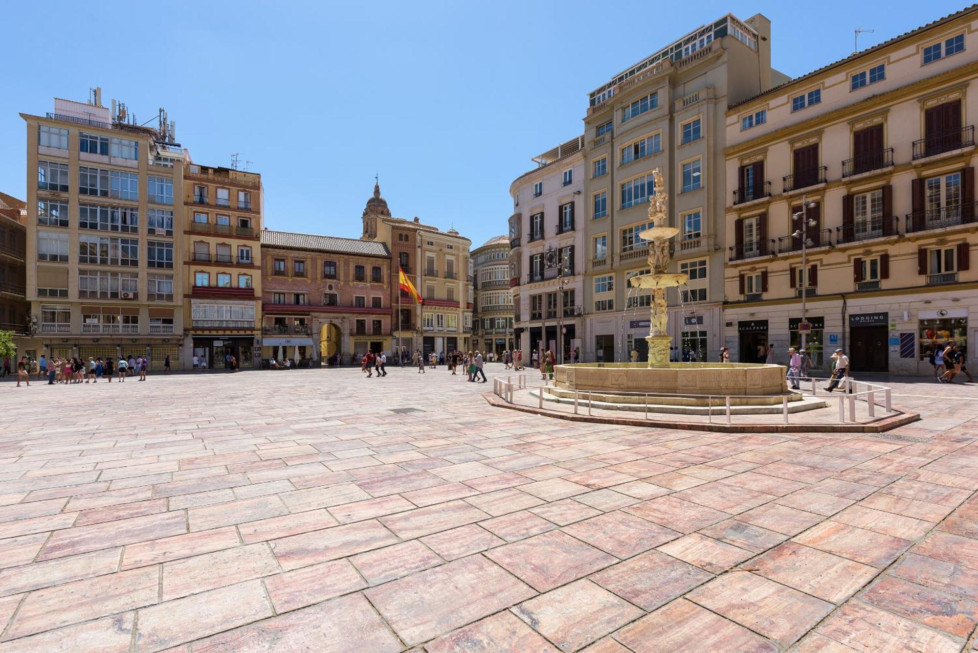U-nique Plaza Constitucion * Malaga